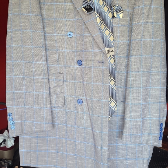 2 and 3 piece suits complete with shirts, ties, and pocket squares most with tag - Picture 12 of 17